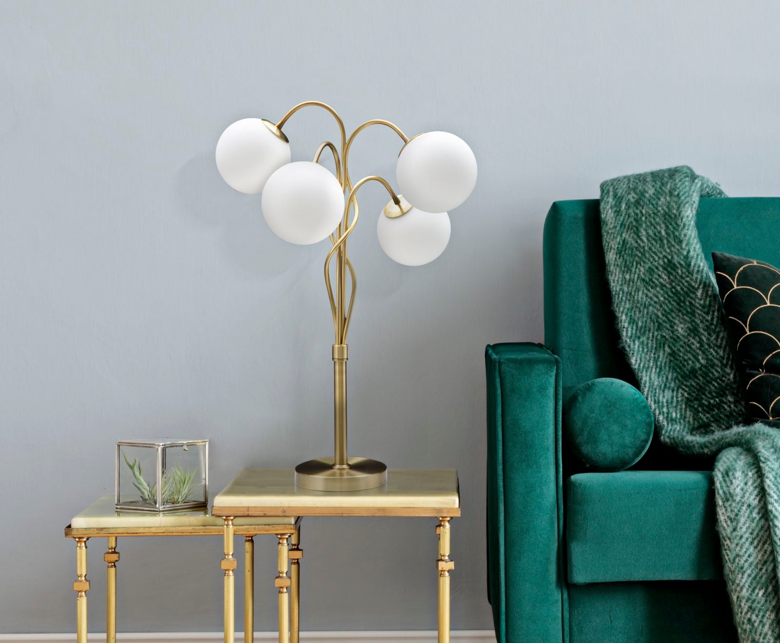 Glamy Tischlampe 4-flammig 74 cm – Goldene Designleuchte mit Glas-Kugeln