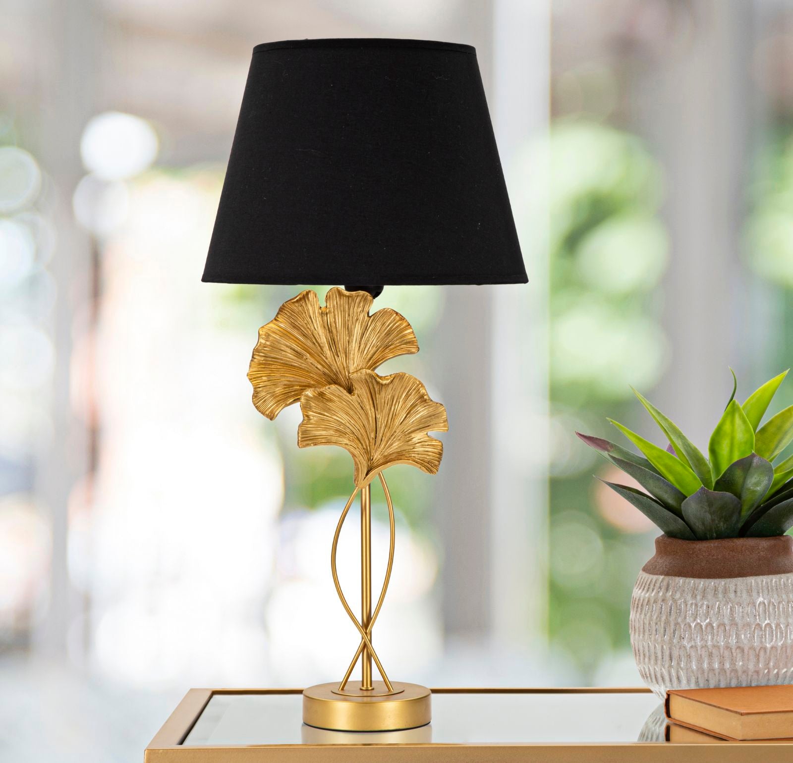 Flow Tischlampe 63 cm – Elegante Lampe mit goldenen Gingkoblättern und schwarzem Stoffschirm