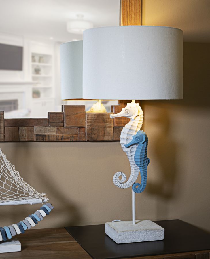 Seepferdchen Tischlampe 66 cm mit Stoffschirm in Weiß – Maritimes Wohnaccessoire