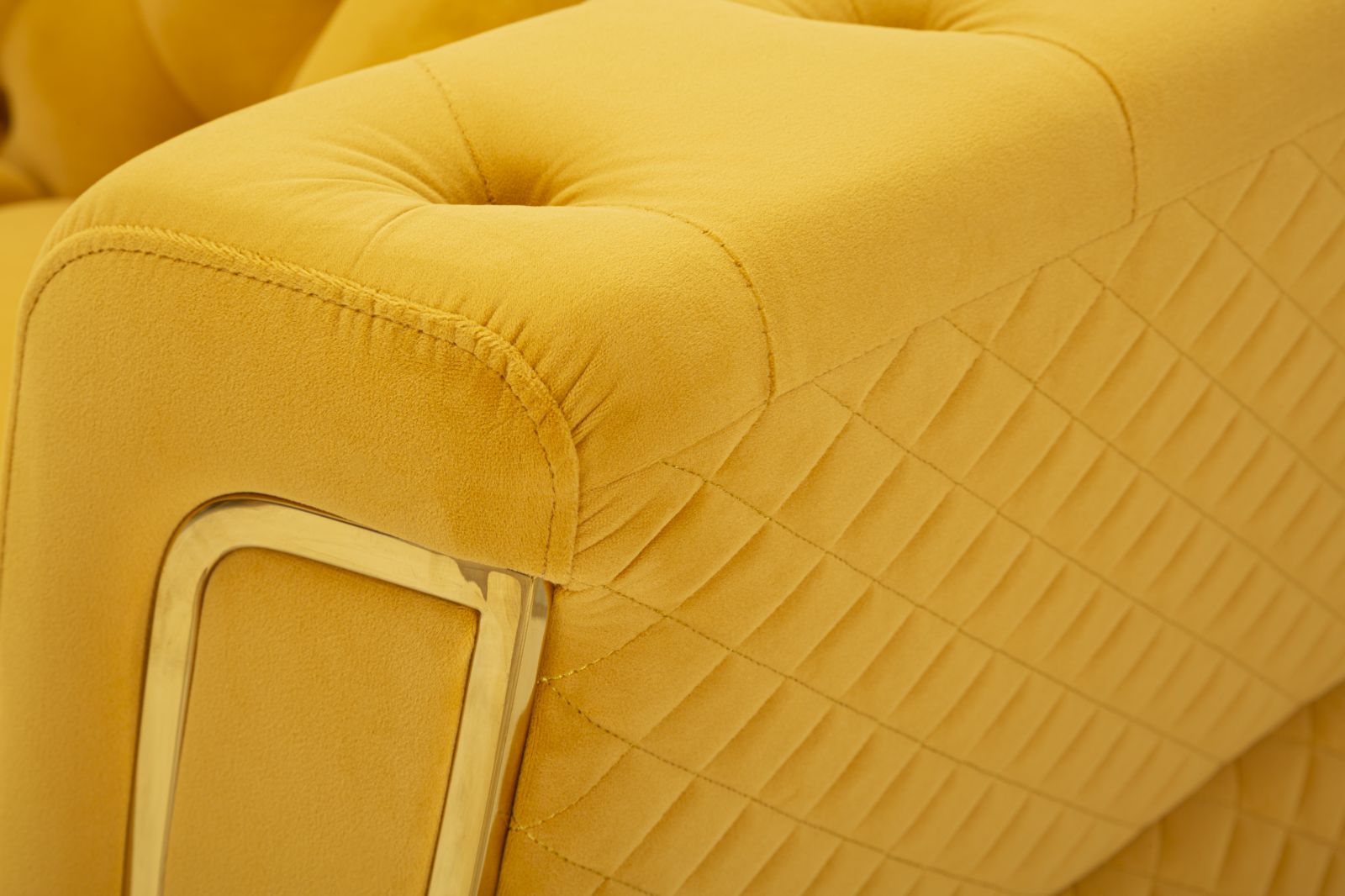 Samt Sofa Aurelia Senape 162 cm mit Kissen und Goldgestell