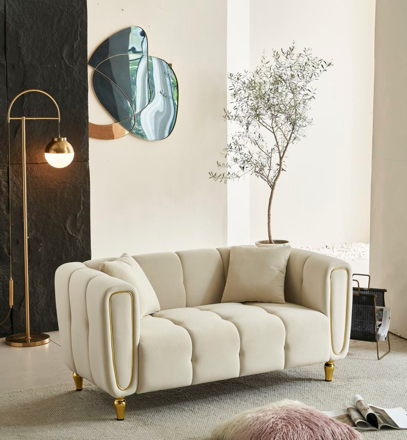 Samt Sofa Alma Crema 155 cm mit Kissen und Goldfüßen