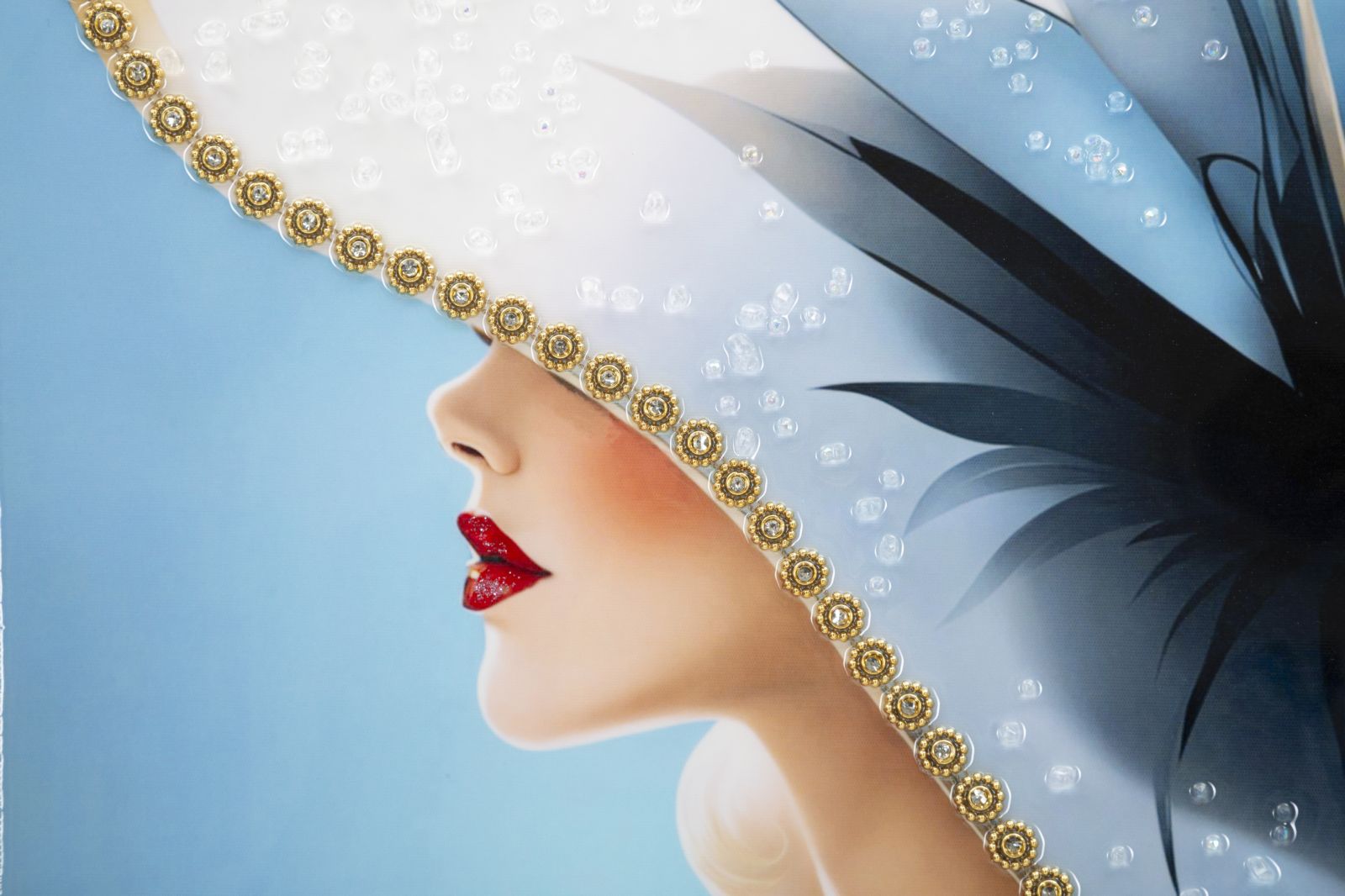 Dori Eleganza Wandbild 62x92 cm – Damenporträt mit großem Hut auf Leinwand im Glamour Stil