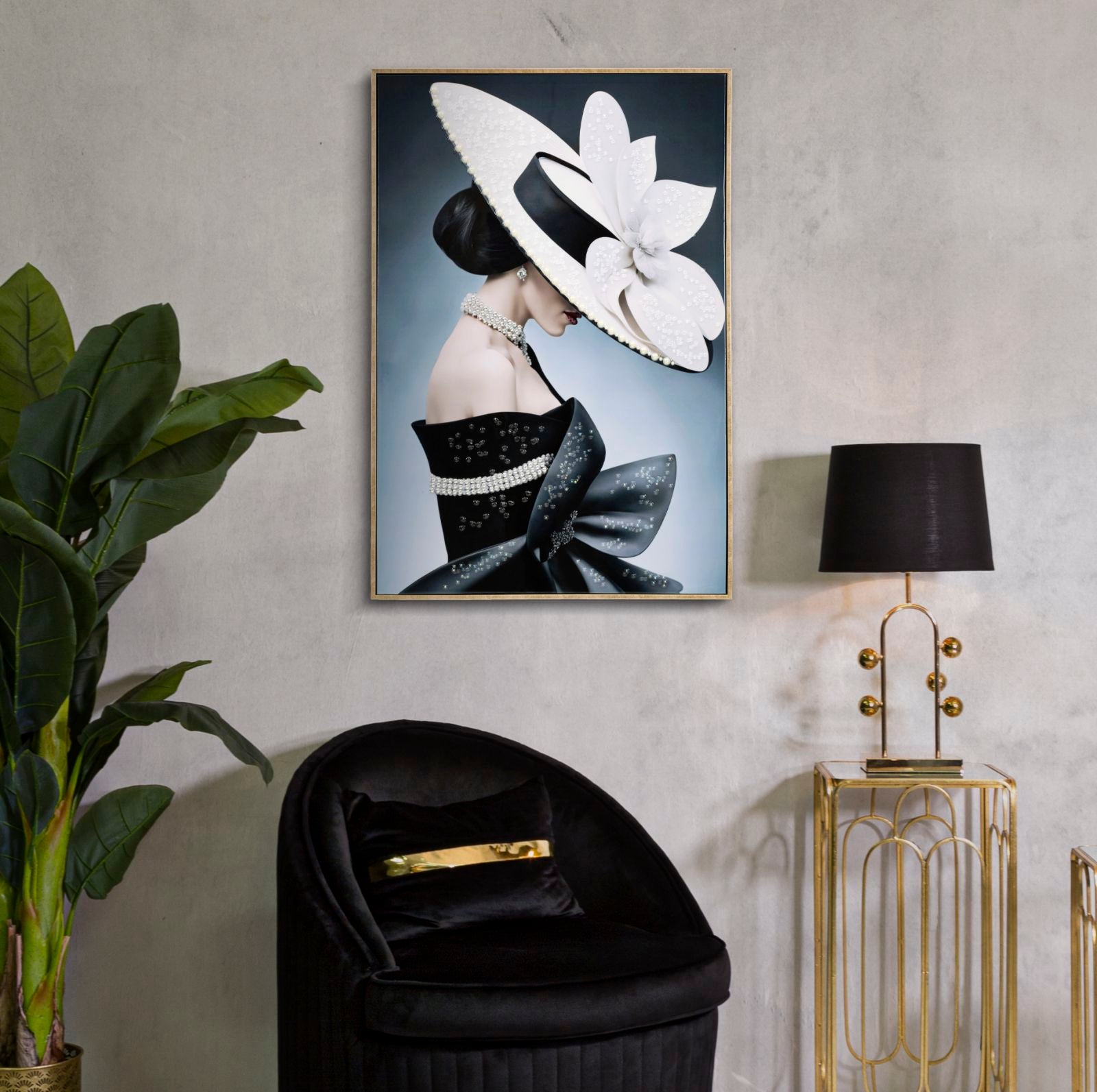 Marty Couture Wandbild 62x92 cm – Elegante Damenfigur mit Blumenhut und Perlendetails