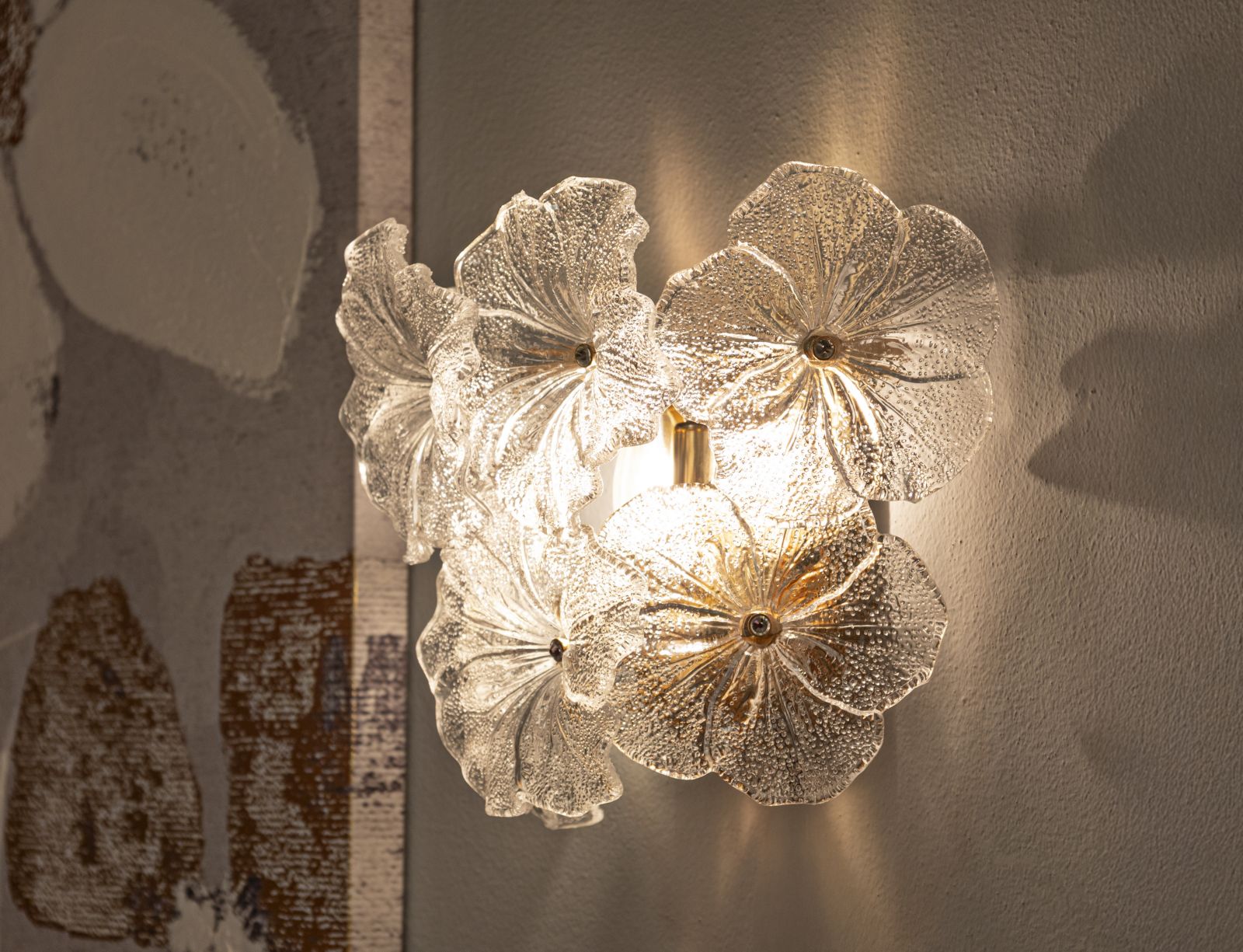 Wandleuchte Ibiscus 33x28 cm aus Metall und Glas