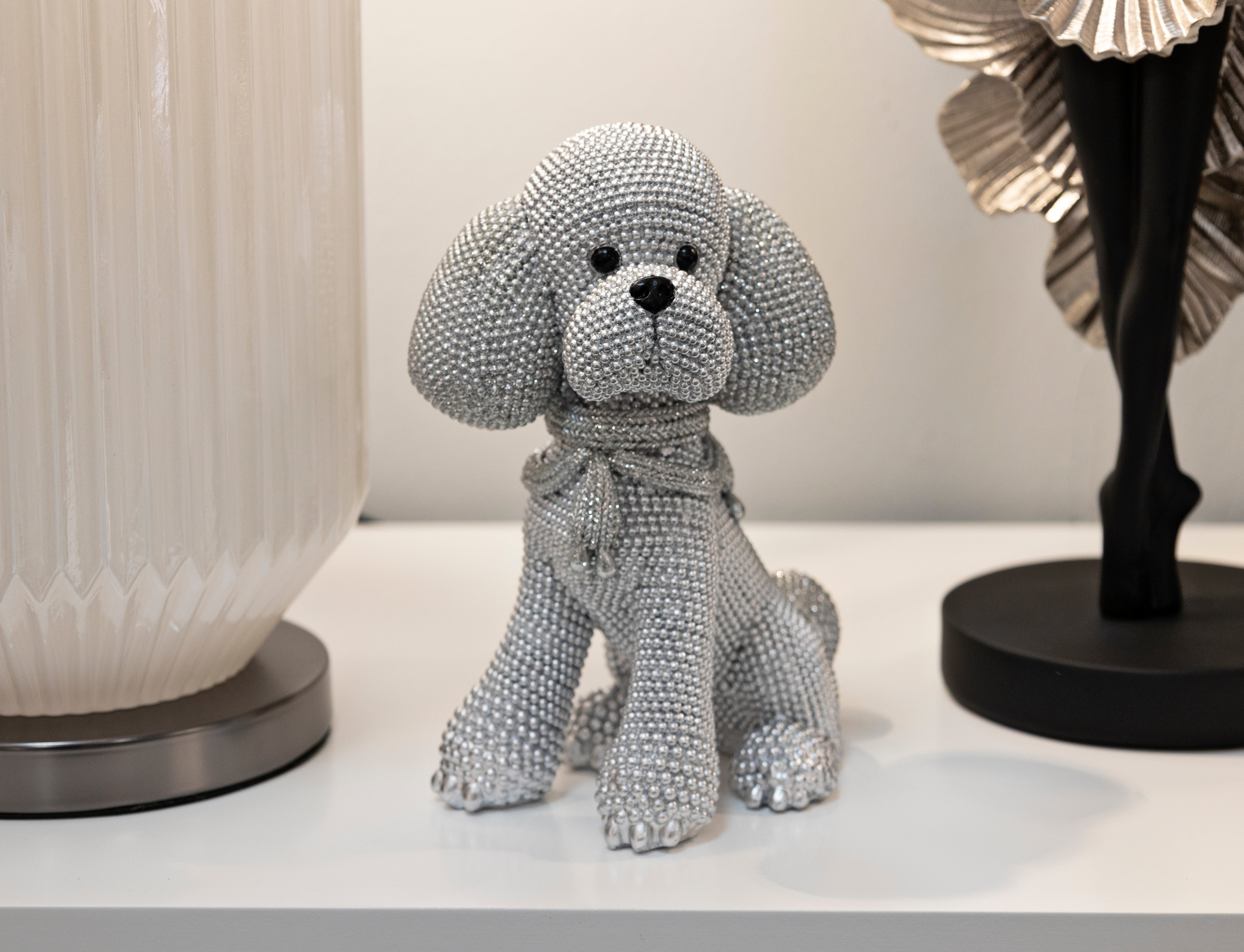 Dekofigur Pudel Sparkle – Glamouröser Deko Hund mit Perlenoptik 19cm