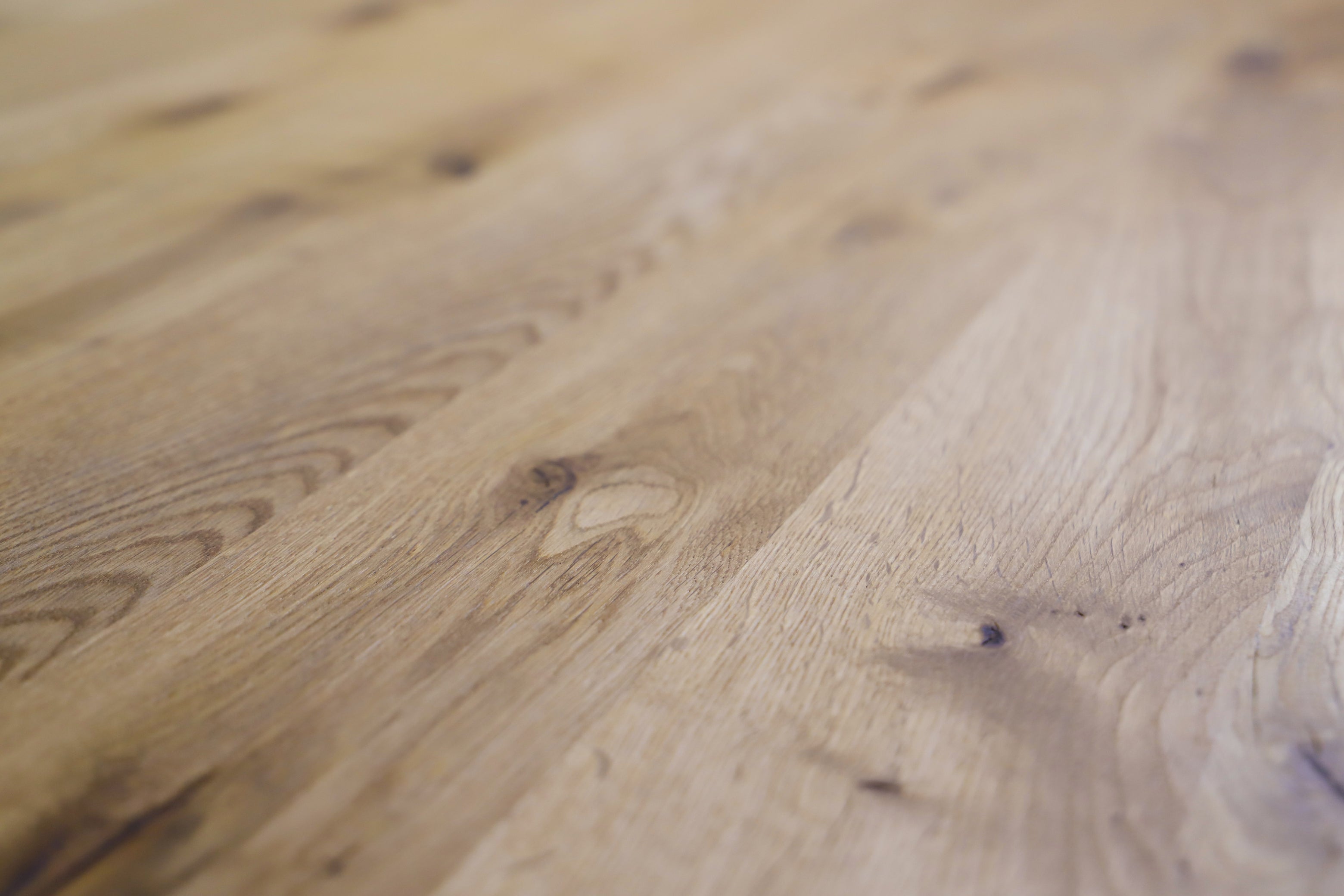 Esstisch Emil Oval mit Schweizer Kante Spider Gestell Eiche wildeiche massiv