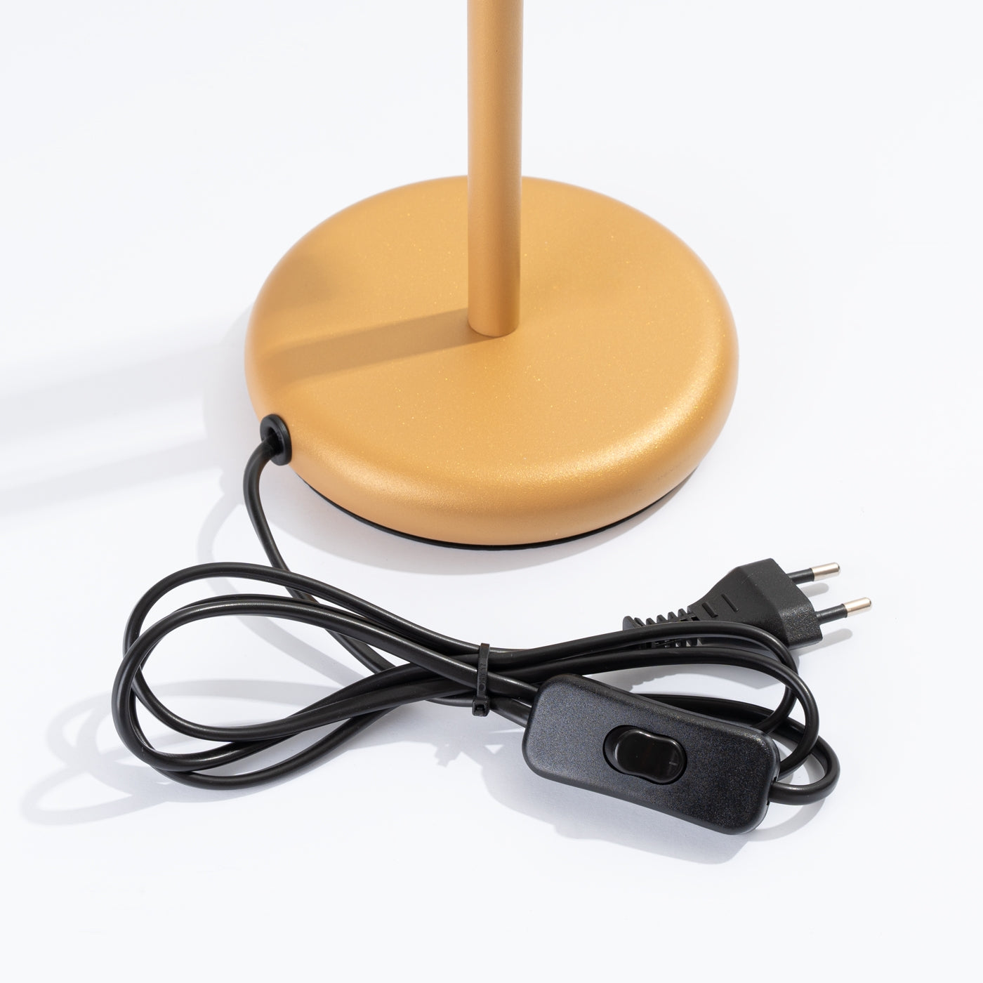 Table lamp PASTELO Gold – Exclusive table lamp for luxurious accents