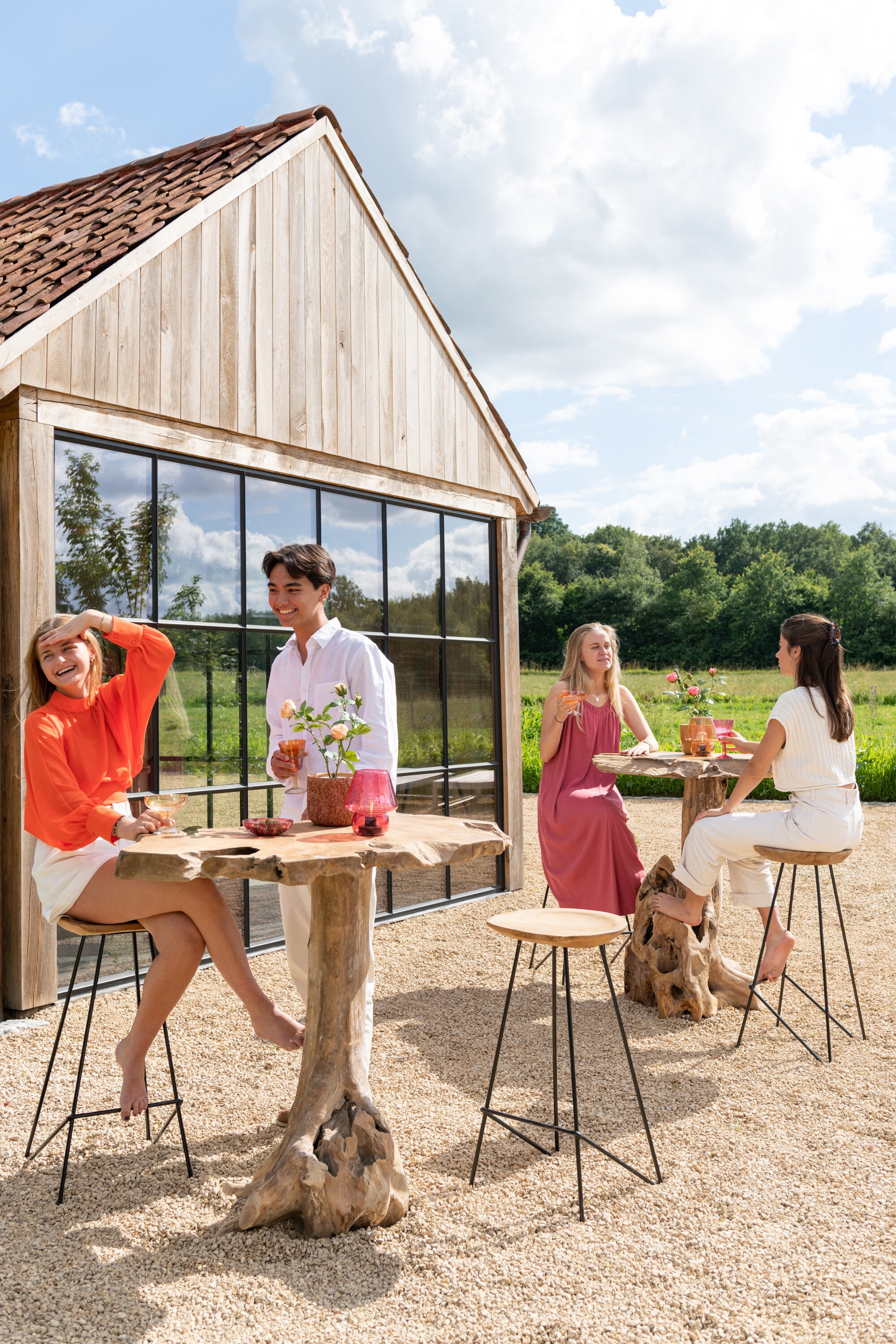 2er Set Naturell Barstühle - Robustes Teakholz trifft auf kühles Metall