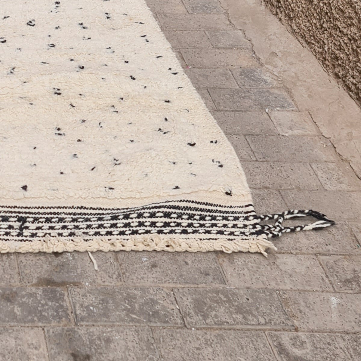 Berberteppich Beni Ouarain Plumetis 190 x 290 cm