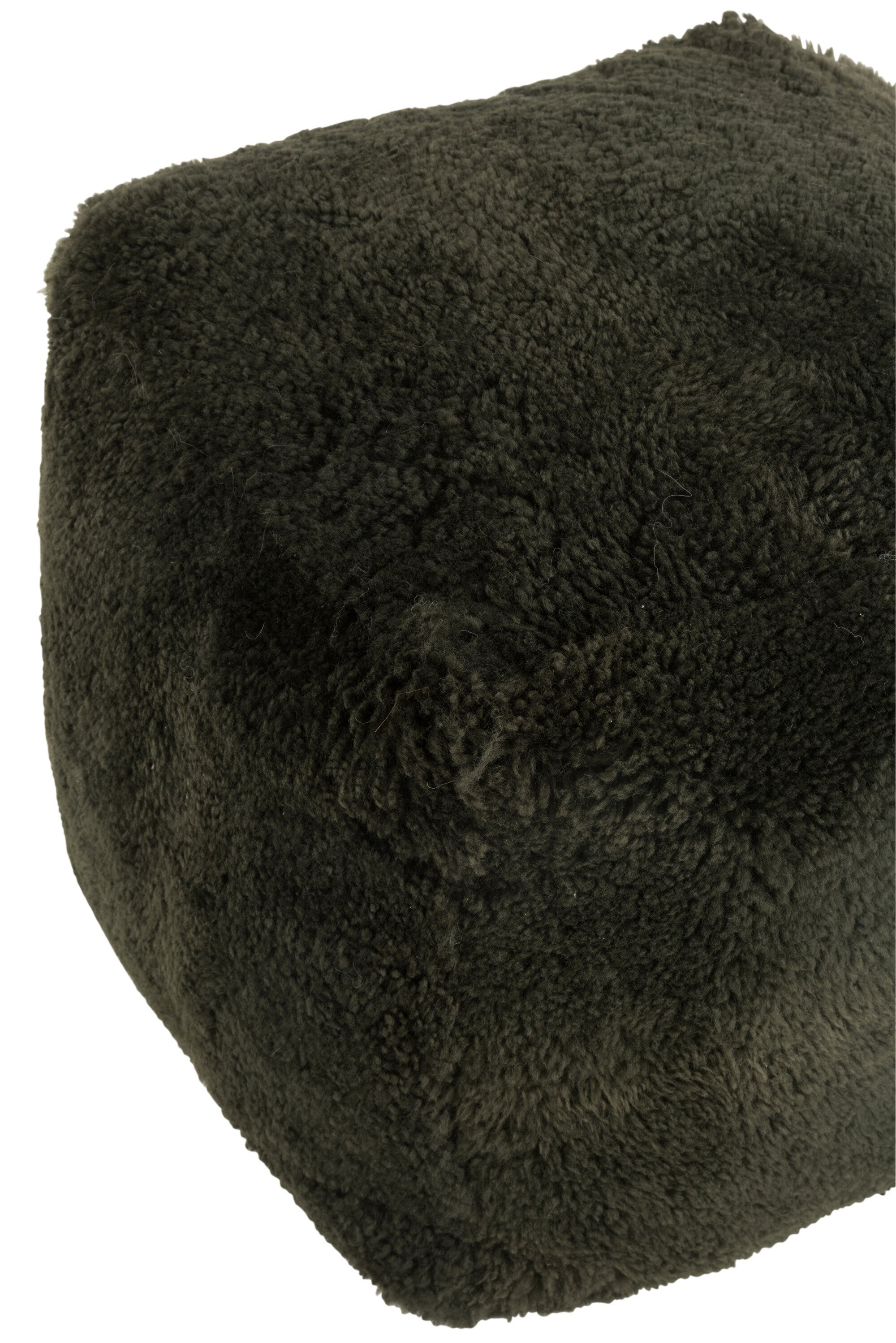 Stilvoller viereckiger Hocker mit Schaffell in Grün Design trifft Komfort