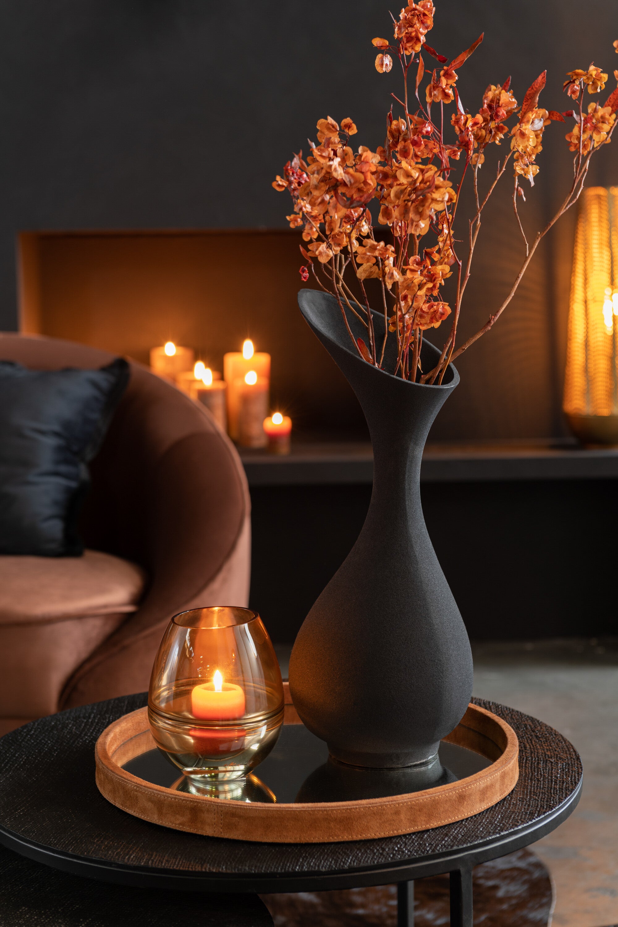Vase 'Olivia Elegance' - Raffinierte Schwarze Aluminiumvase für ein Modernes Ambiente Höhe 77.5m