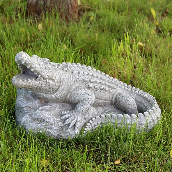 Magnesia-Krokodil, 46 x 30 x 26 cm, steingrau - Dekorative Goldbach Gartenfigur für den Außenbereich