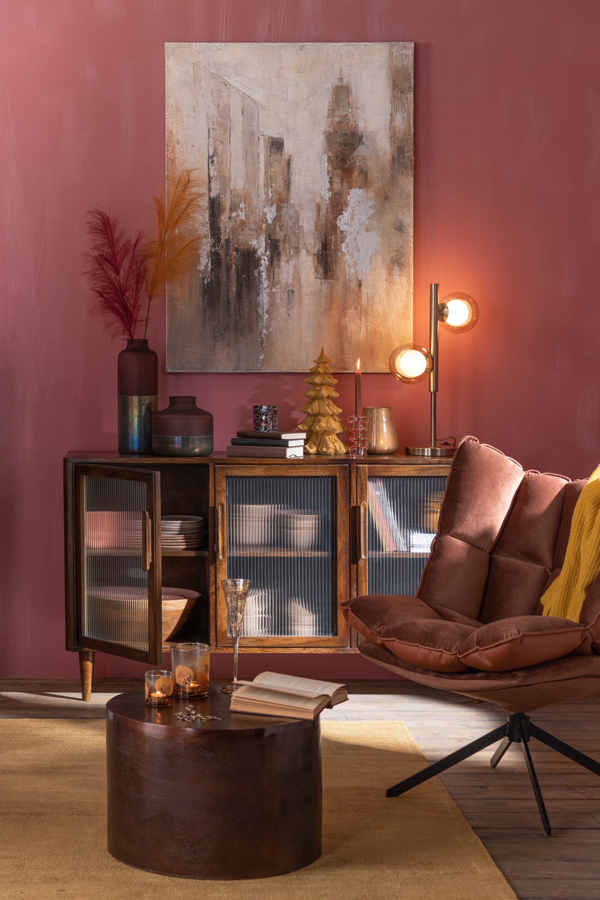 Eleganter Relaxstuhl mit Kissen in Beige, Rostbraun oder Hellgrau für stilvolle Entspannung