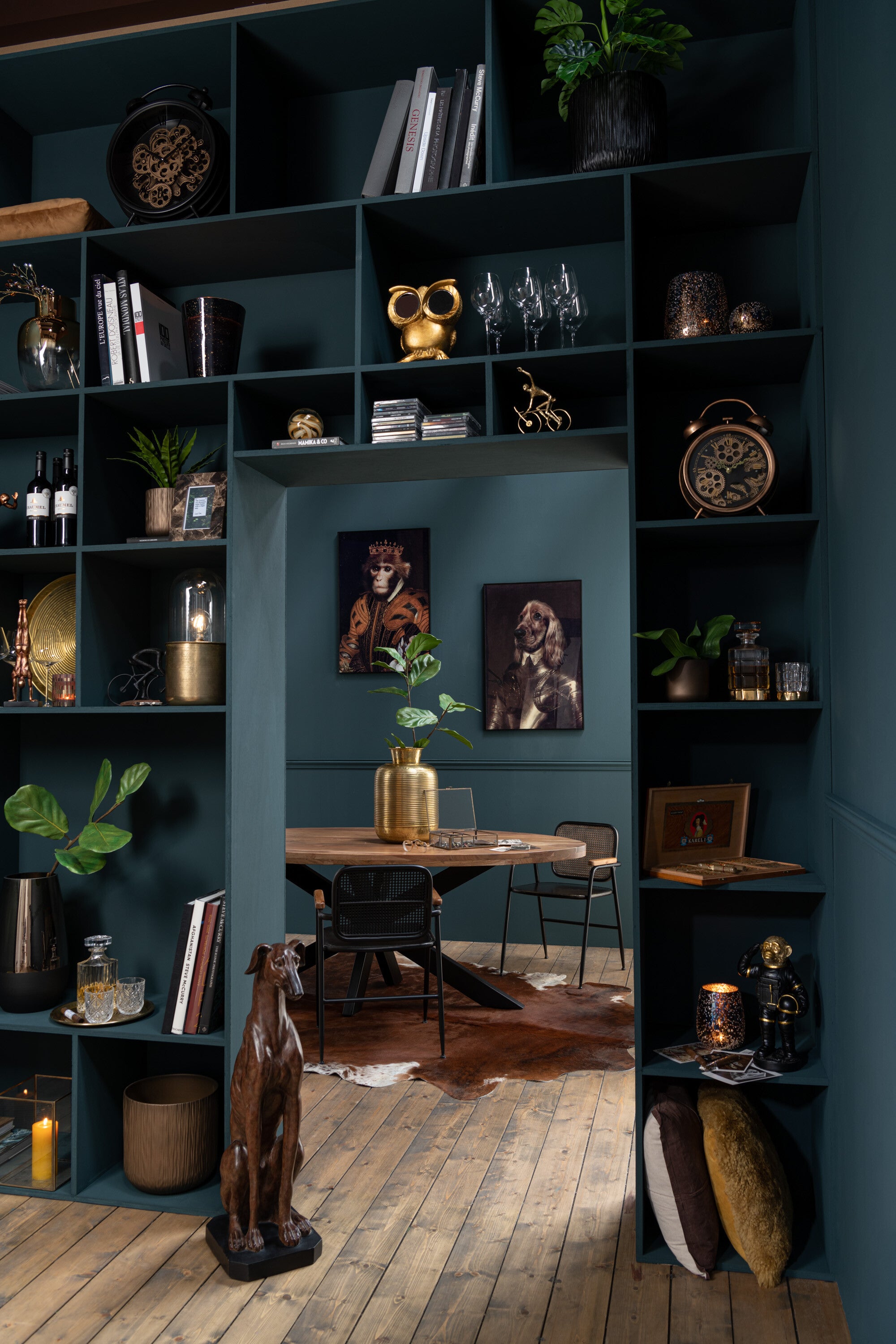 Realistische Windhund-Skulptur, Polyresin, Braun