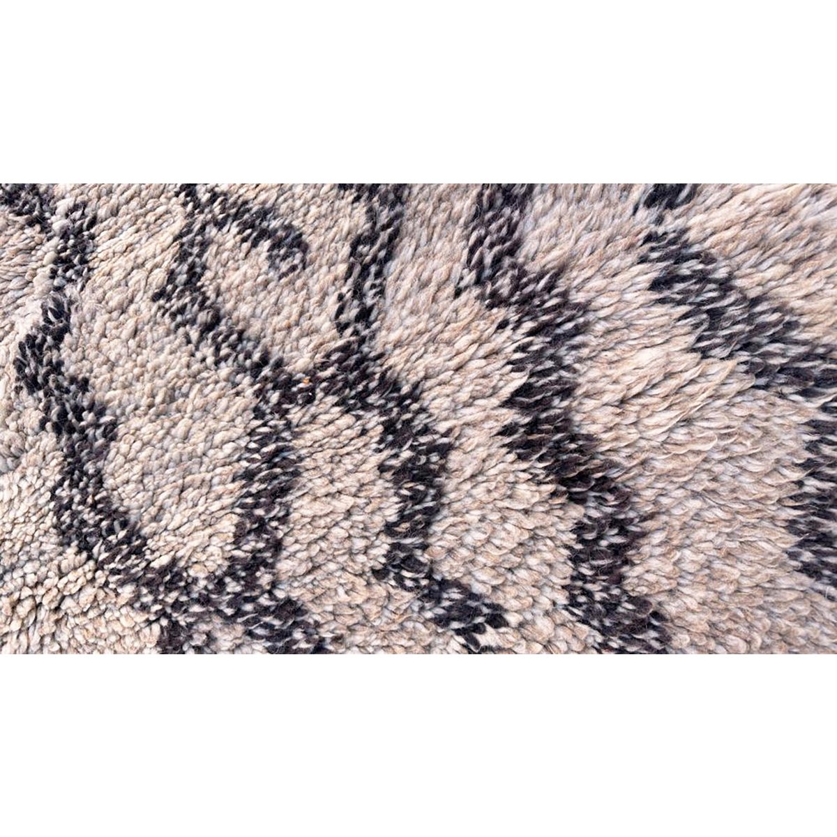 Zeitgenössischer Berber Teppich von M'RRT 176 x 270 cm