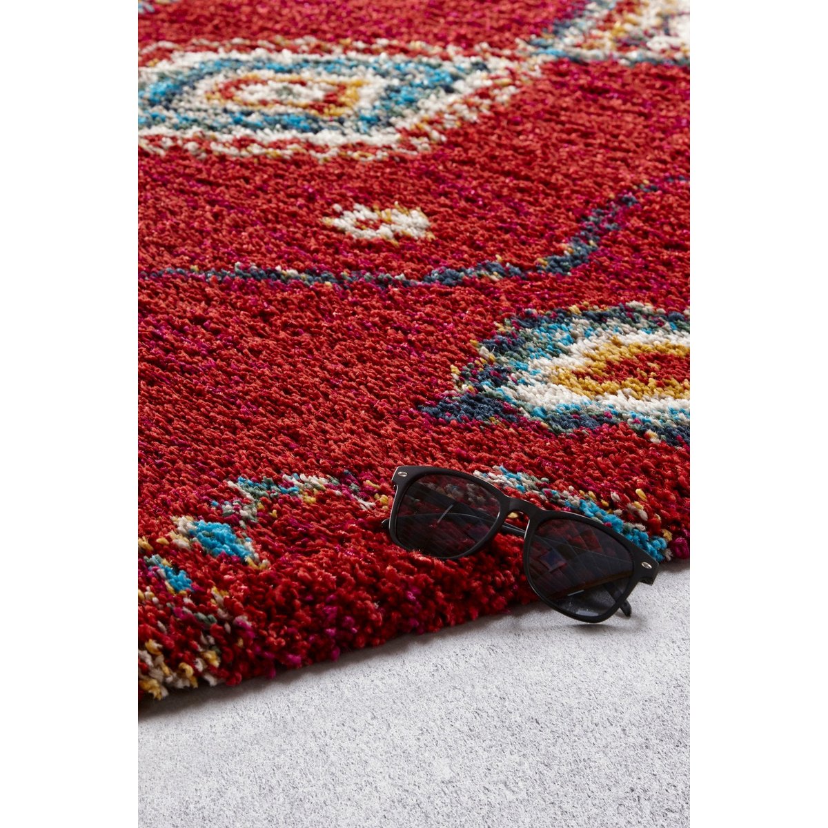 Weiche und voluminöse einheimische ethnische zottelige Teppiche