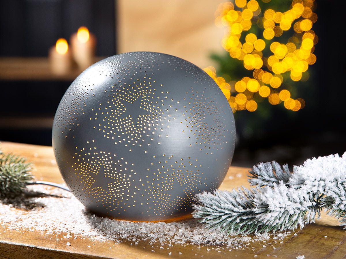 Moderne Porzellan Lampe 'Prickelstern' - Zeitlose Eleganz in Mattgrau