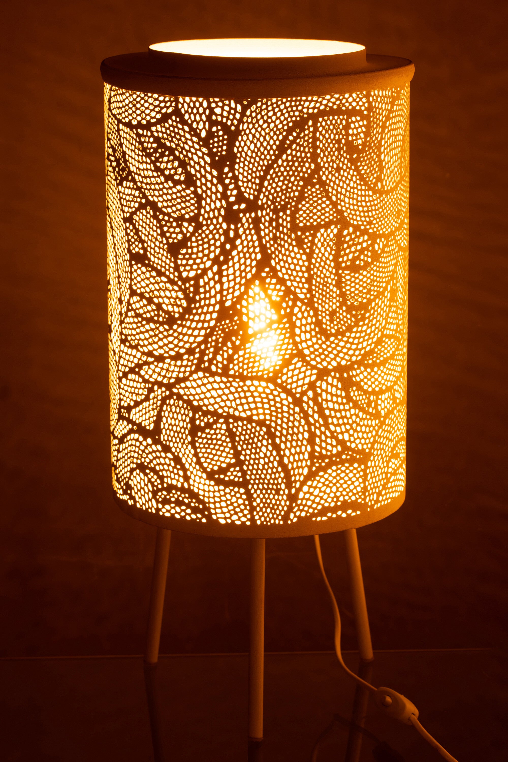 2er-Set Perforierte Metalllampen in Reinweiß - Zeitgenössisches Design trifft auf klassische Eleganz