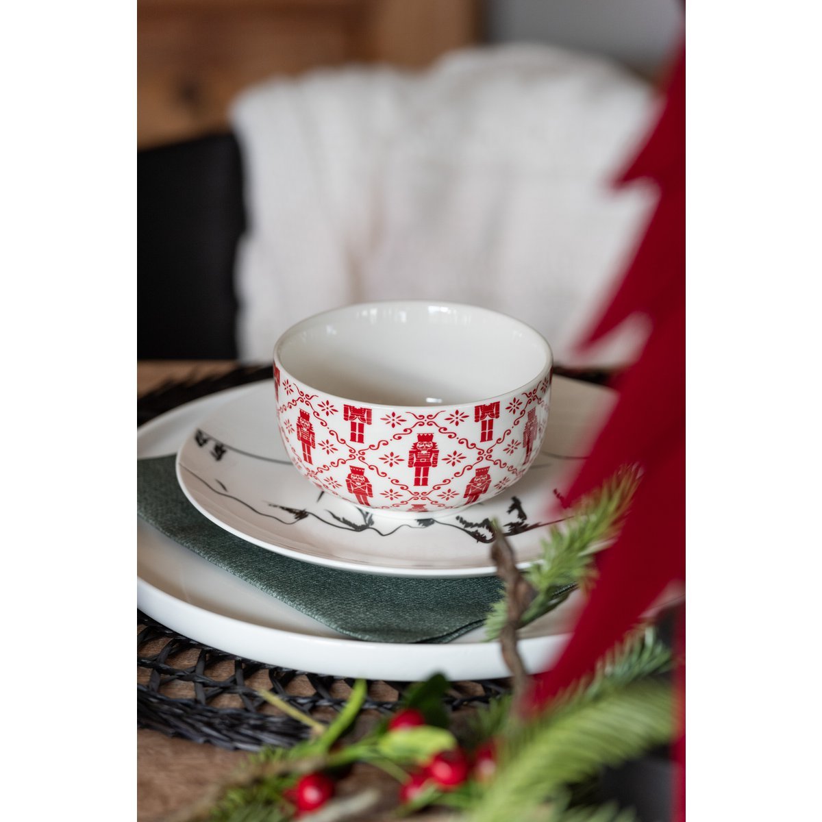 4er Set Müsli- und Suppenschüsseln Nussknacker Design mit Metallhalter 11.2 cm