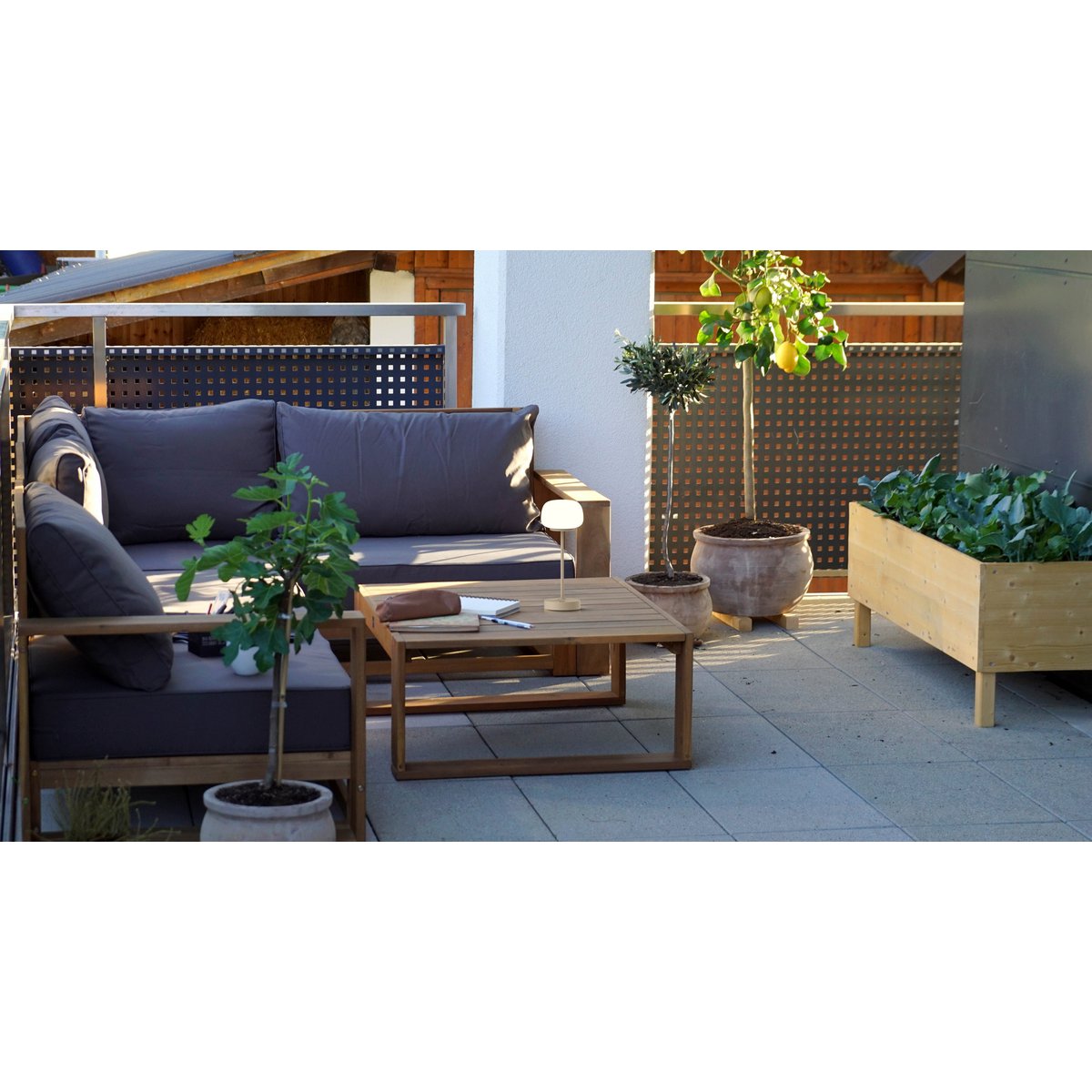 LED Akku-/ Tischleuchte "PINA" 30 cm hoch, aus Metall (beige) und Glas (weiß), integrierte LEDs, warmweiß