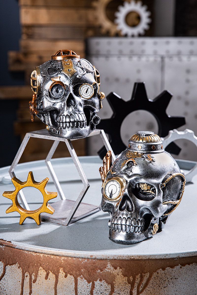 Handgefertigtes 2-teiliges Poly Skulptur Set 'Steampunk Skull' im Industriellen Stil