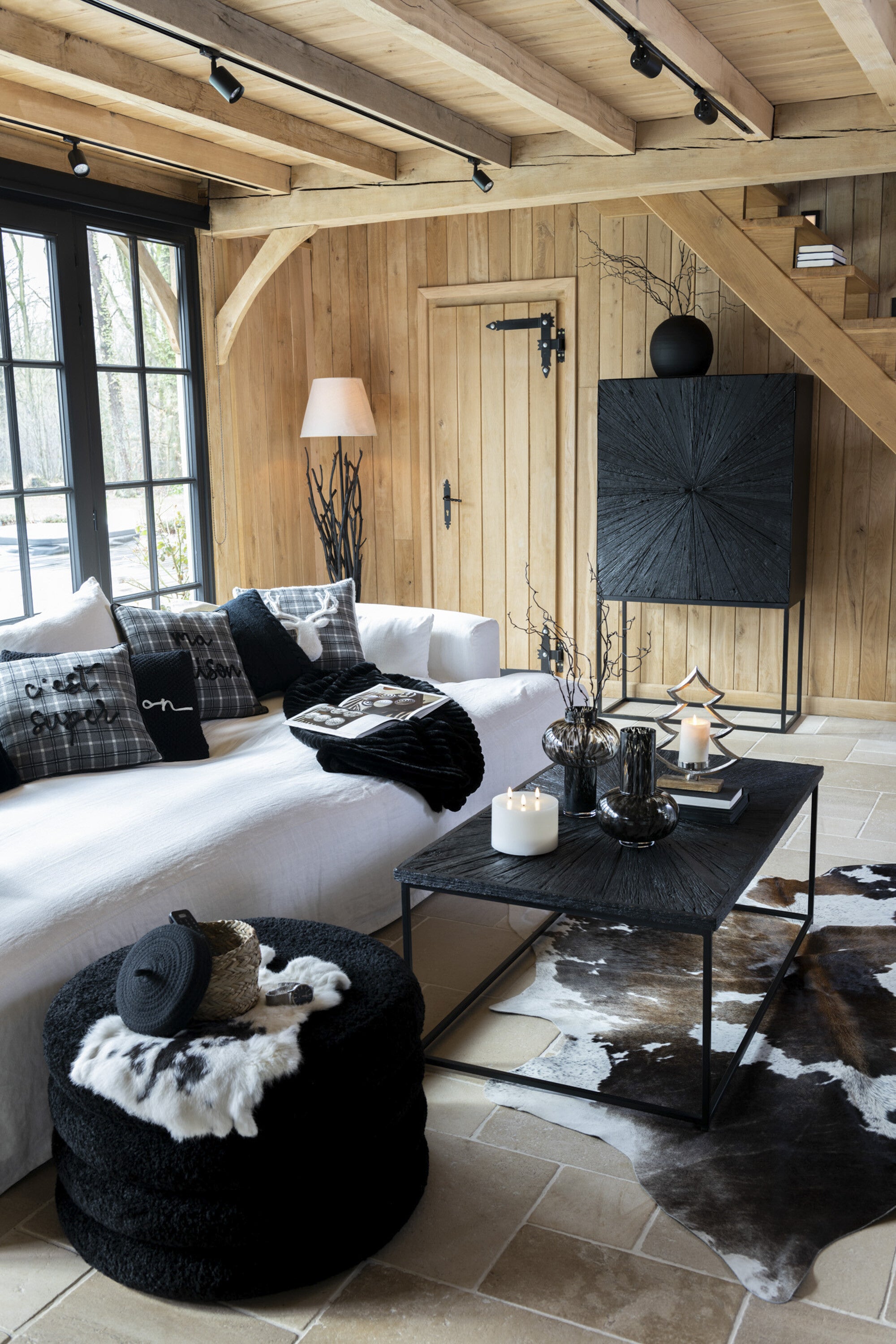 Stehlampe "Äste" aus Kastanienholz in elegantem Schwarz