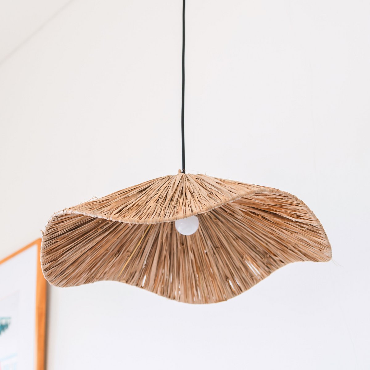 Boho Lampenschirm – Große Raffia-Deckenleuchte – Natürliche Pendelleuchte – Handgefertigte Deckenlampe aus Raffia TAMPAH (Ø 53 cm)