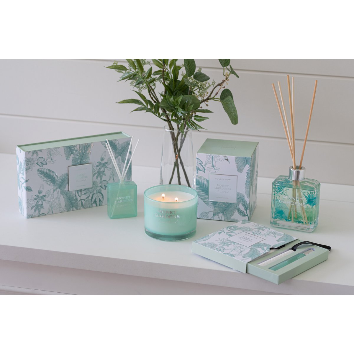 J-Line Duftkerze Monet Gardens – Glas – Aqua – L – 70U