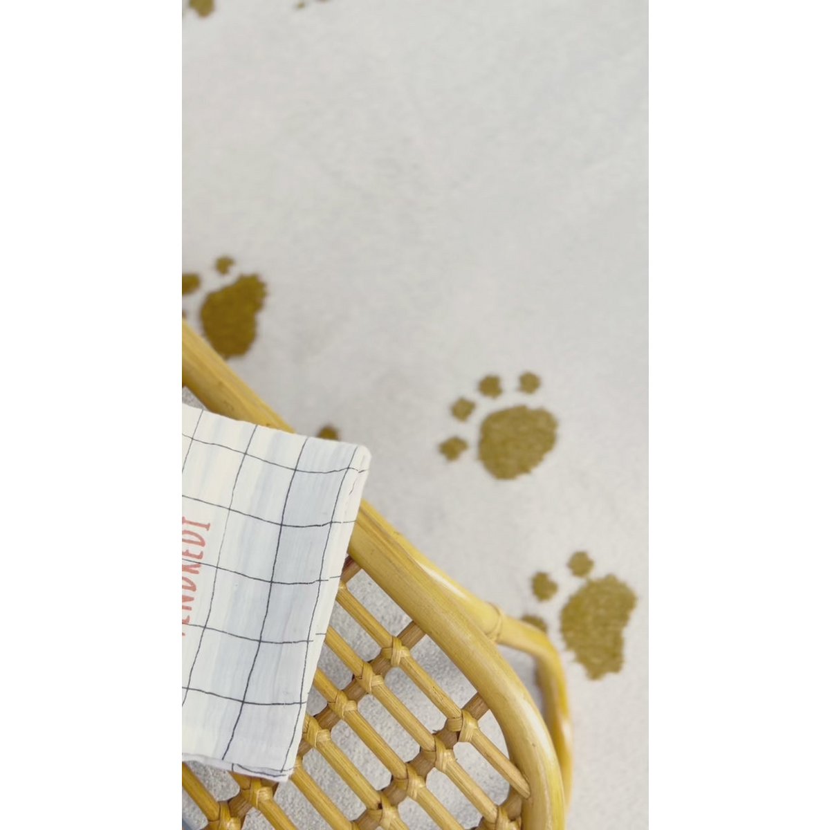 Weicher und bequemer Kinderteppich BEAR FOOTPRINTS