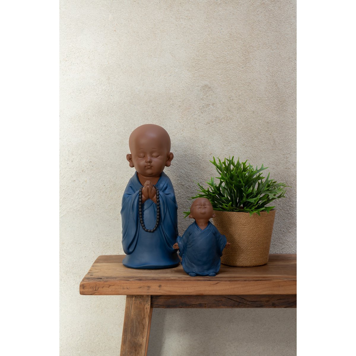 Mönch Gebet Figur – Spirituelle Polyresin Skulptur in Blau