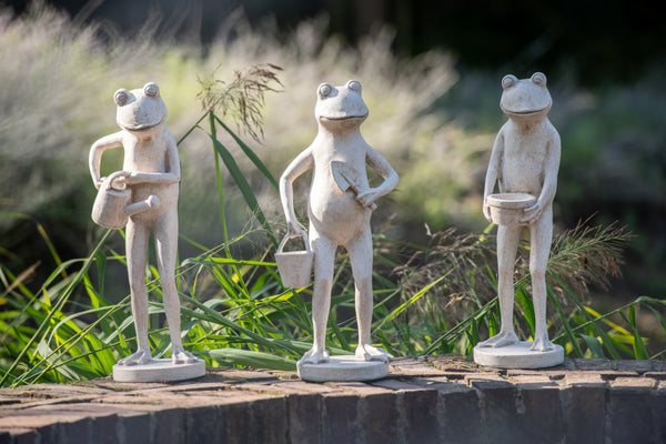 Charmantes Froschfiguren Trio – Garten Deko aus Polyresin in Beige