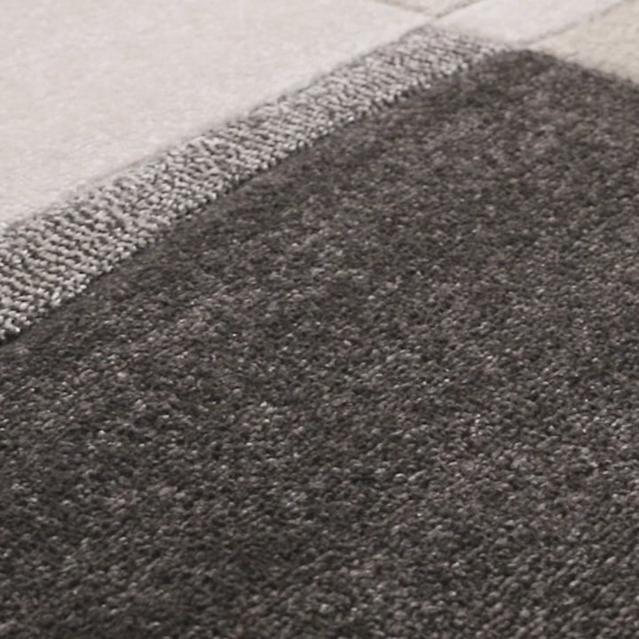 Weicher und widerstandsfähiger Teppich mit warmen Kitztönen