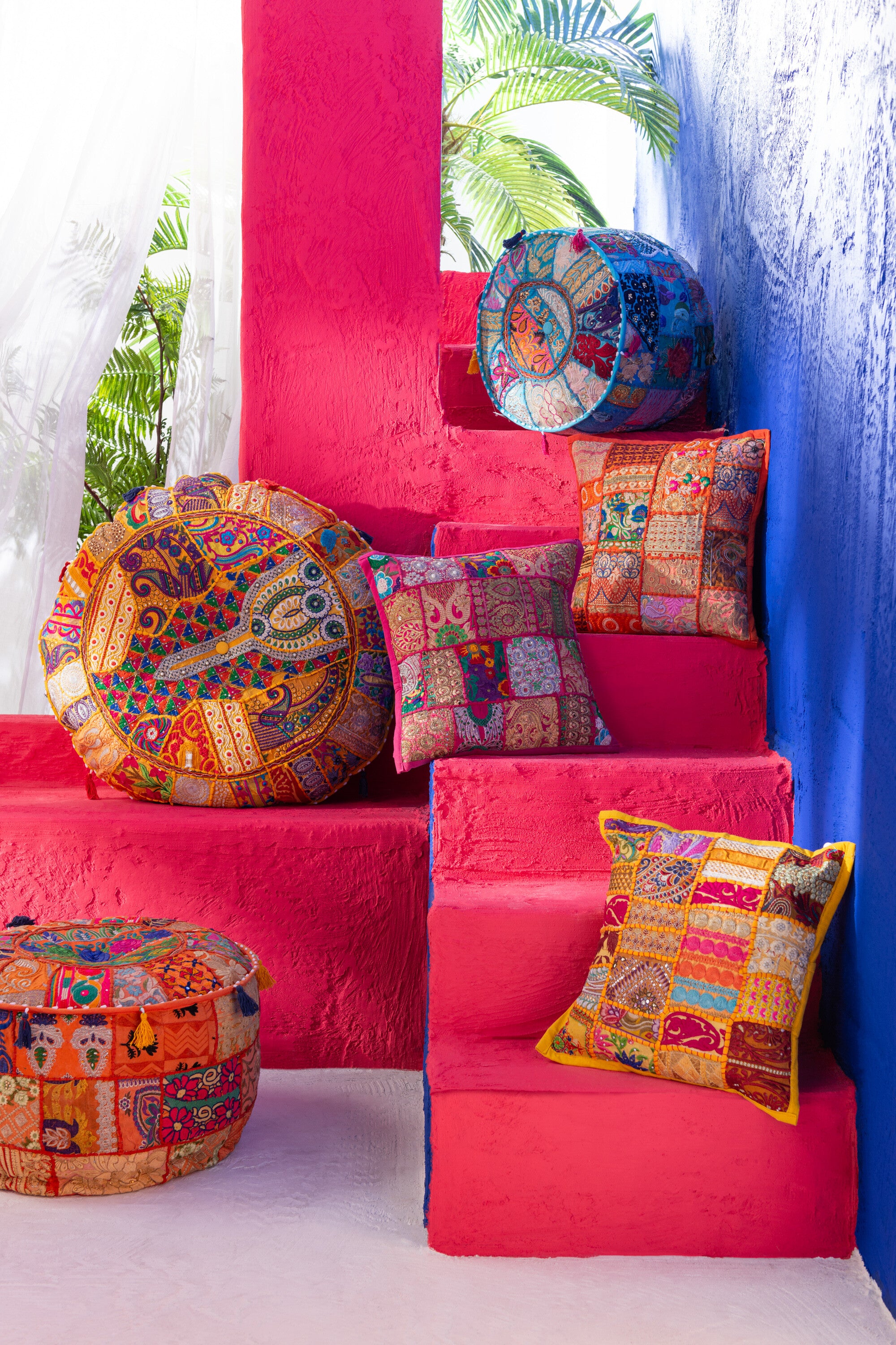 Exotischer Sitzpouf - Handgefertigt in Rot