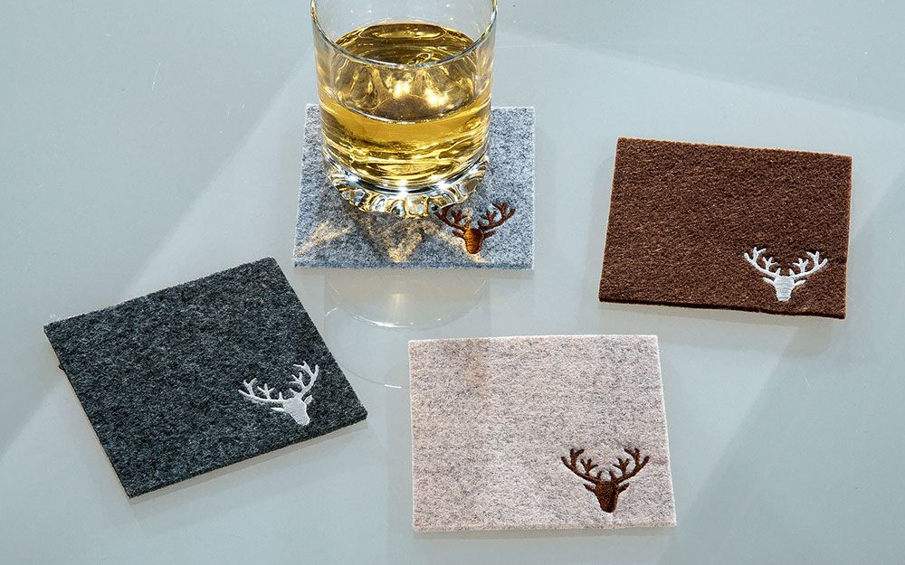 Set of 24 felt coasters 'Deer' - square & stylish for every drink