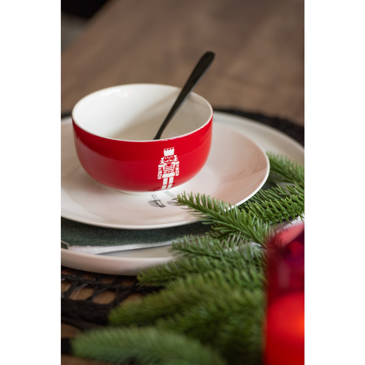 4er Set Müsli- und Suppenschüsseln Nussknacker Design mit Metallhalter 11.2 cm