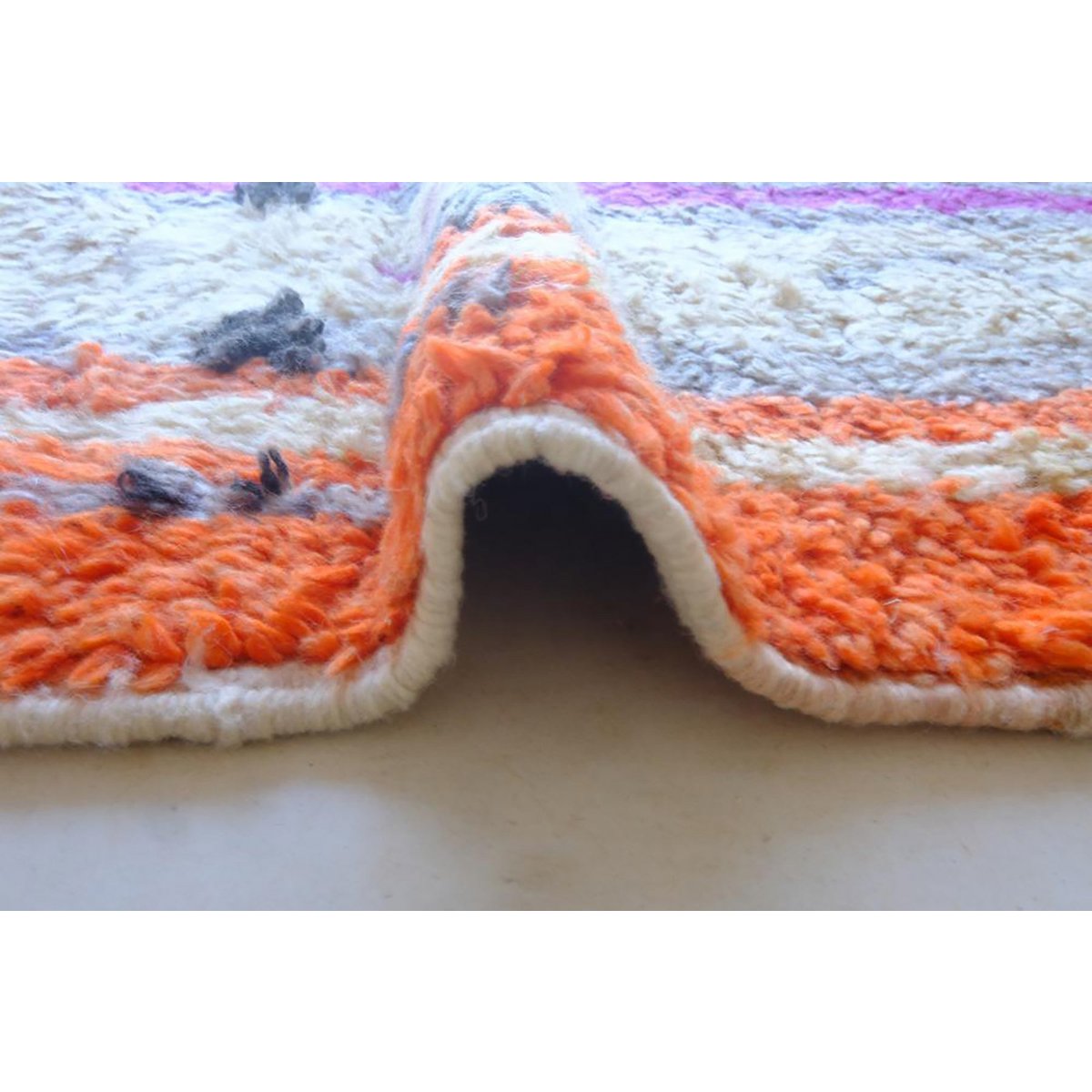 Zeitgenössischer Berber Berber Teppich Boujaad 140 x 212 cm