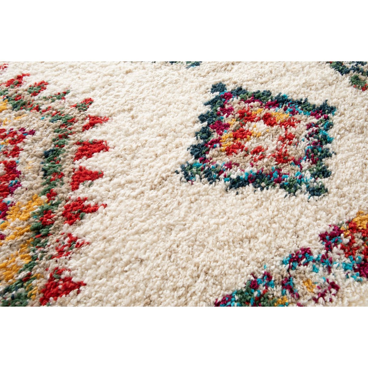 Weicher Innenteppich mit zeitgenössischen ethnischen Mustern Sirocco