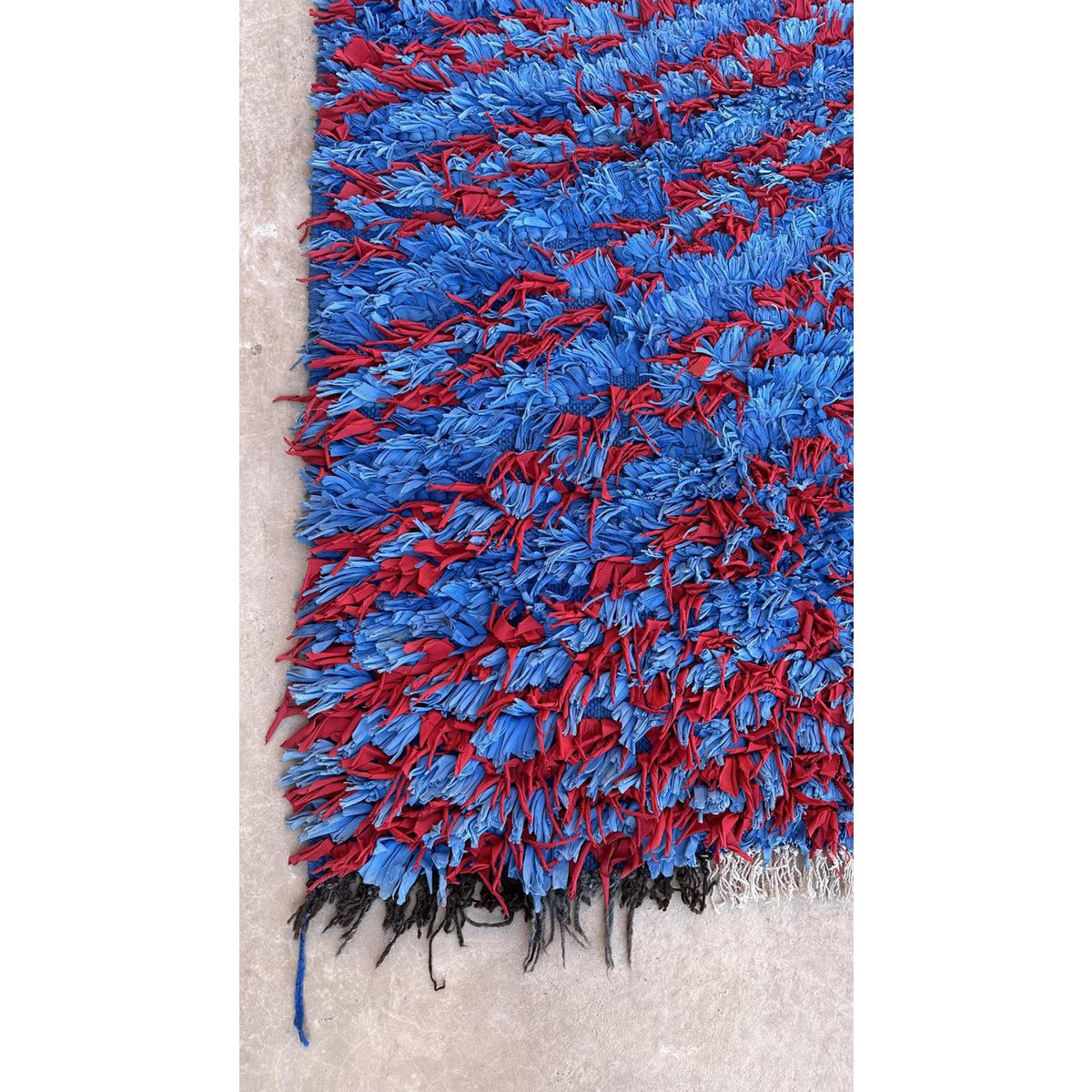 Marokkaner Berber Teppich in recycelten Textilien 88 x 136 cm