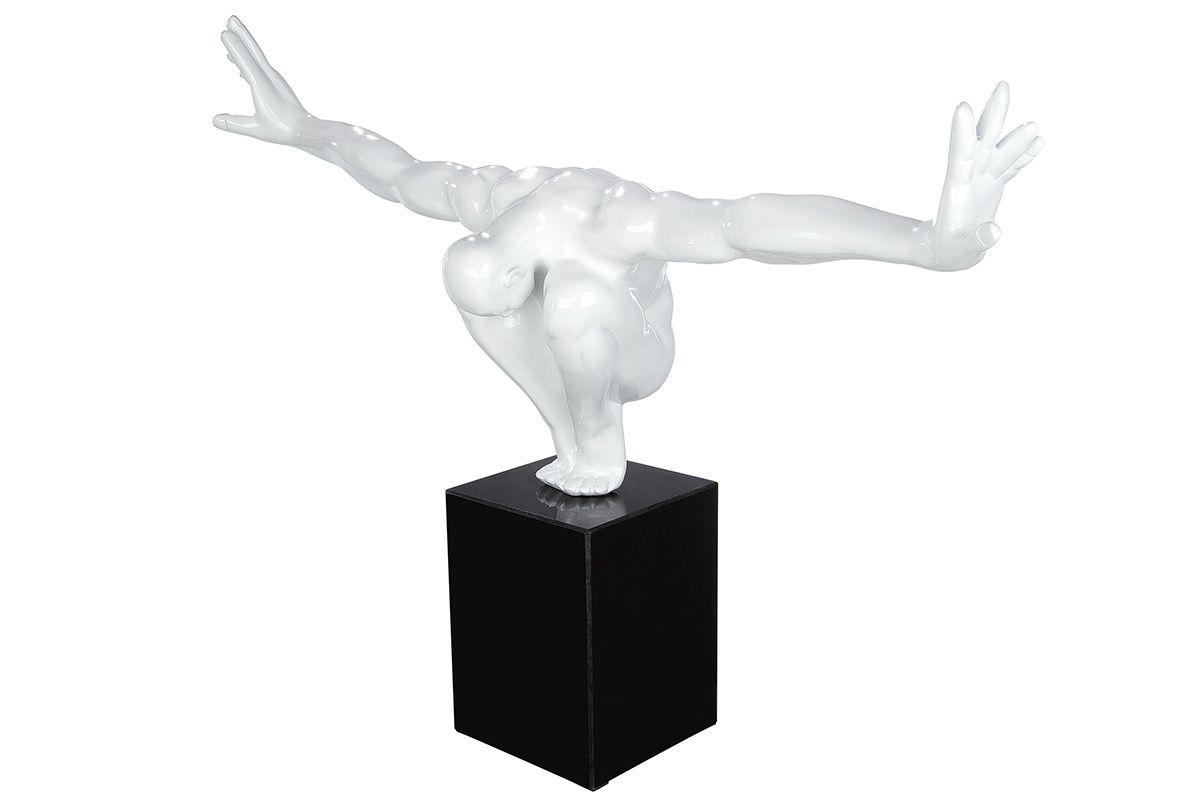 Eindrucksvolle Skulptur Cliffhanger in Weiß Schwarz Kunstharz, Marmor