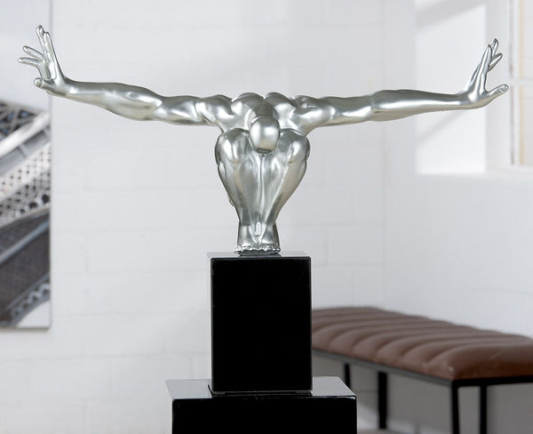 Eindrucksvolle Skulptur "Cliffhanger" in Silber Schwarz aus Kunstharz und Marmor