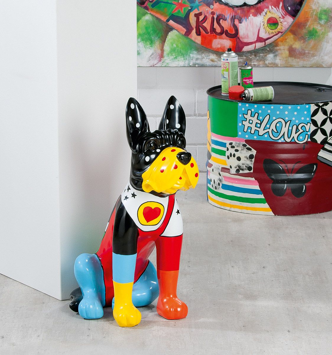 Farbenprächtige Poly Skulptur 'Doggy' im dynamischen Street-Art Stil Hund