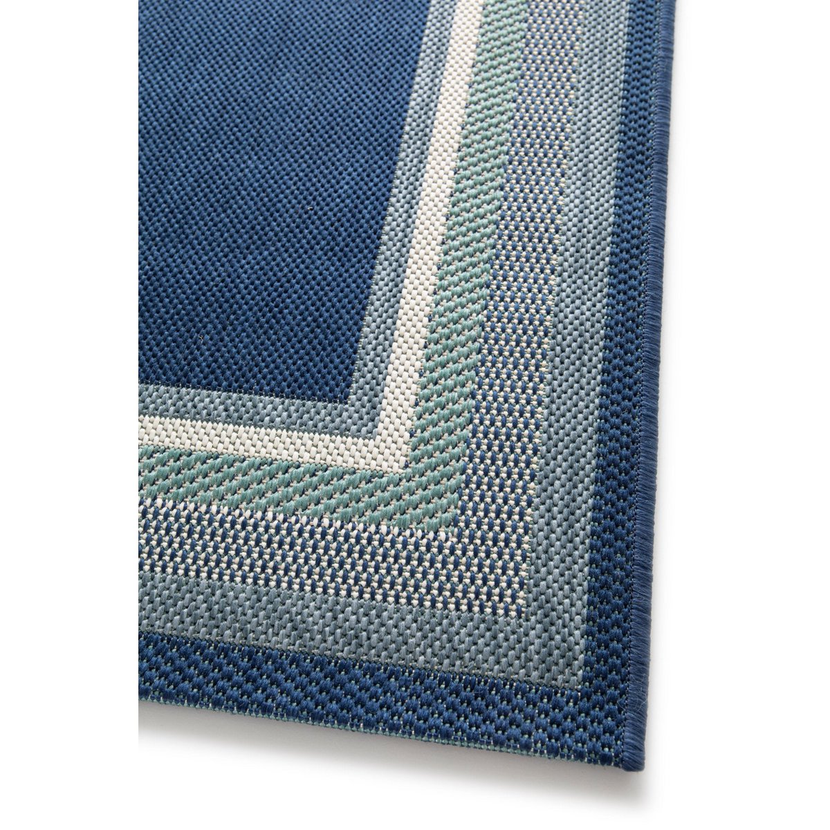 Ethnischer Teppich im Innenbereich im Freien