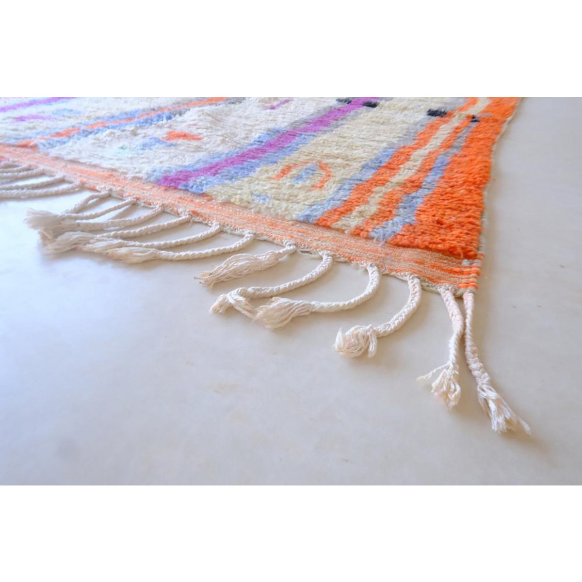 Zeitgenössischer Berber Berber Teppich Boujaad 140 x 212 cm