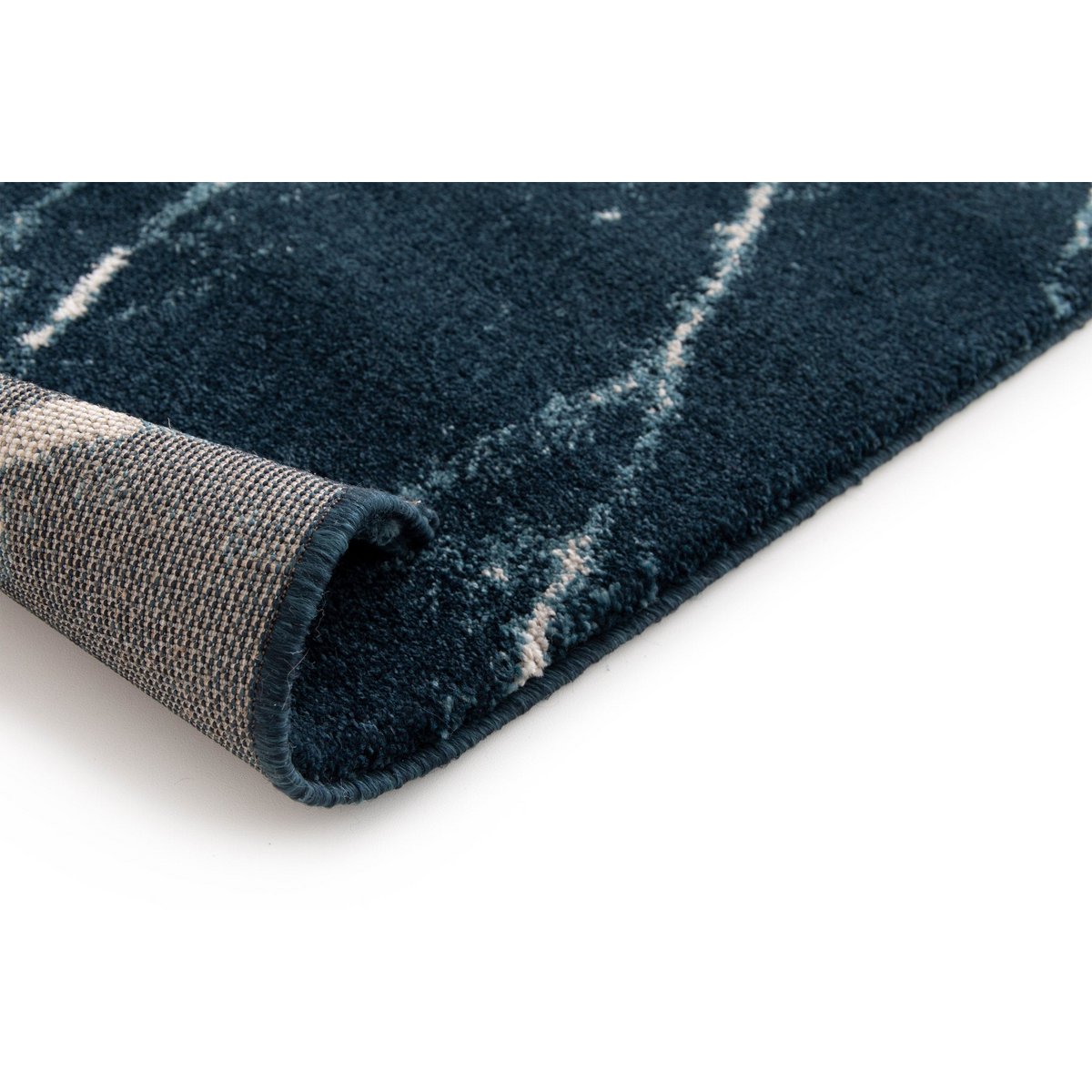 Weicher dunkler und glatter dunkelblauer Teppich Marmor