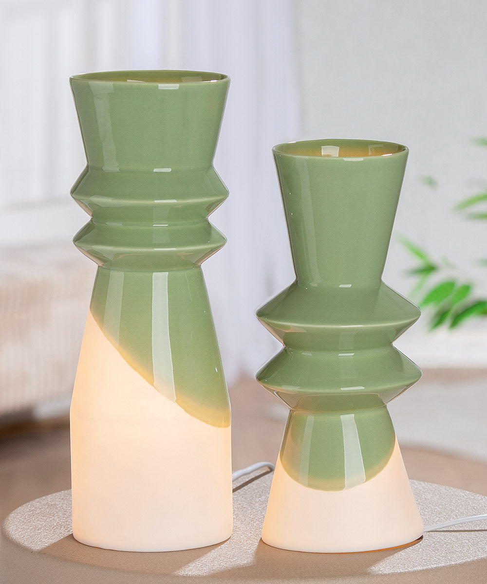 Tischleuchte Patos aus Porzellan in grün mit modernem Design