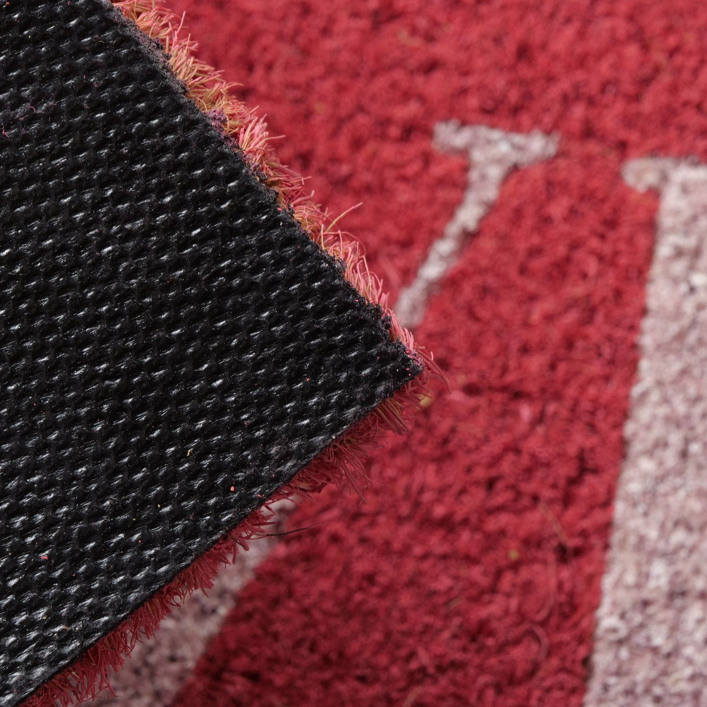 Elegante Fußmatte Love in Rot mit stilvollem Schriftzug