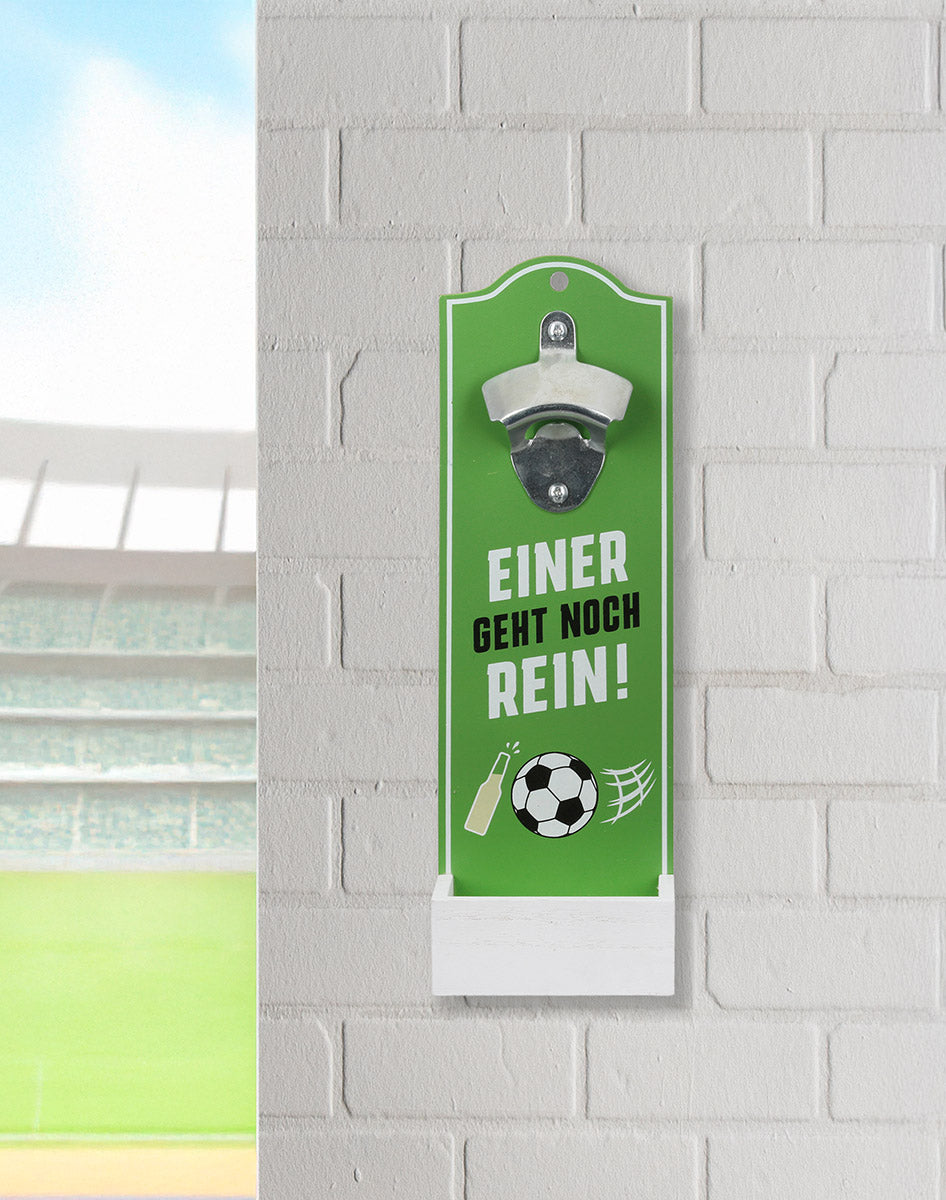 Bierflaschenöffner Fußball Wandhalter im sportlichen Design grün WM2026