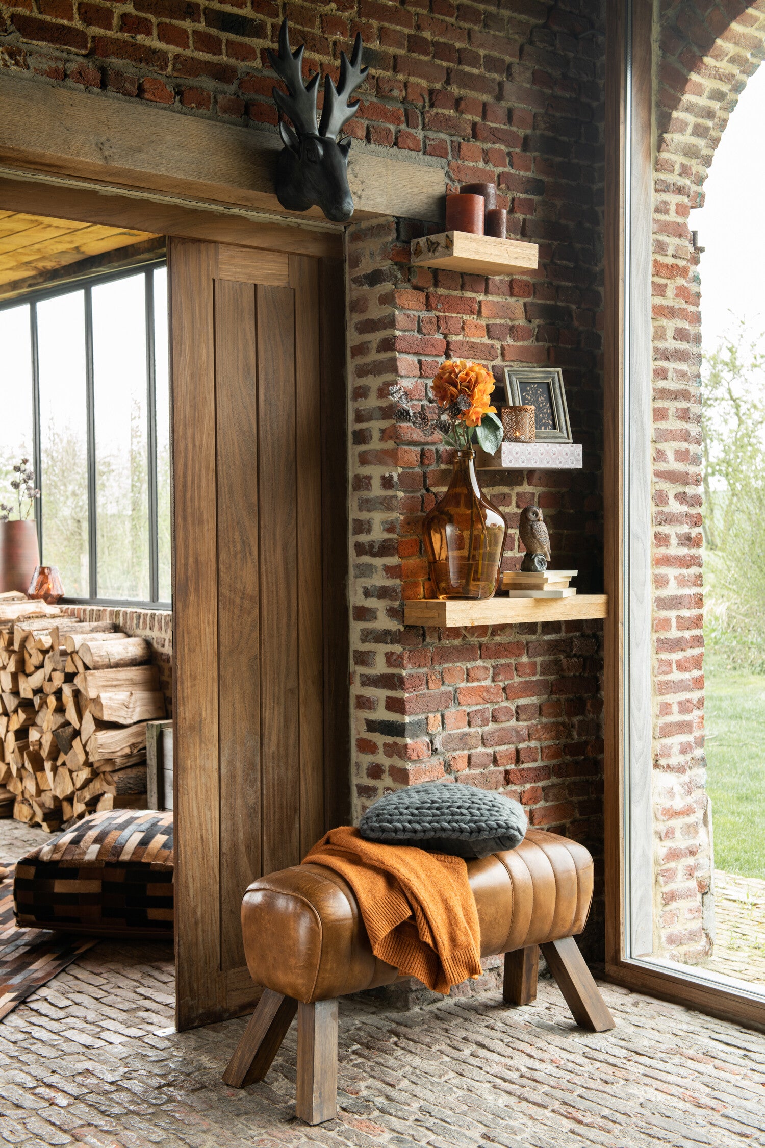 Gymbank aus Echtleder und Holz in Cognac