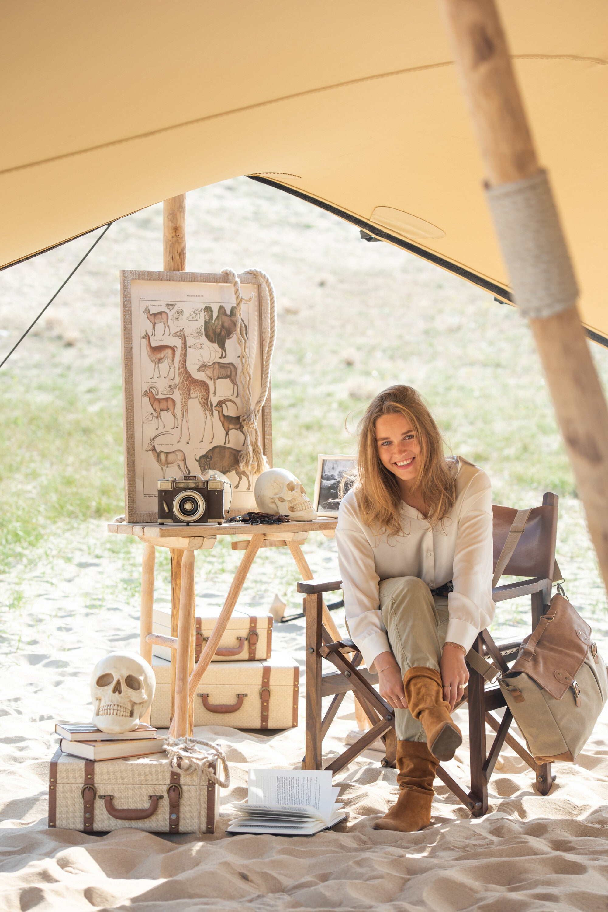 Regiestuhl Faltstuhl – Eine Kombination aus Edelholz und Luxusleder in Cognac