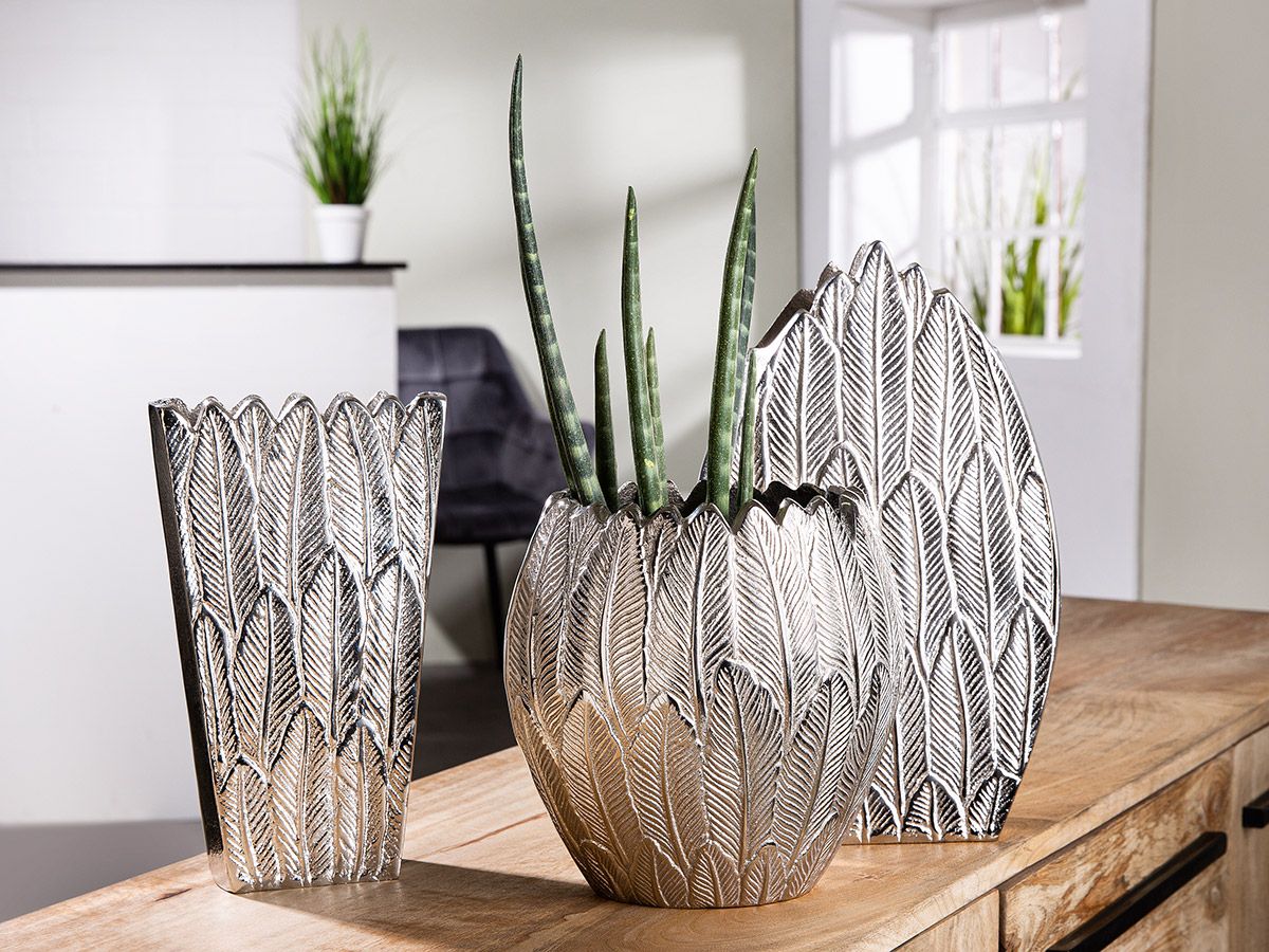 Silberne Schönheit Tropfenförmige Aluminium Vase 'Feder' von Gilde